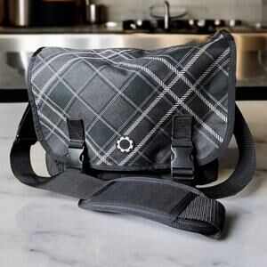 DADGEAR Courier Diaper Bag Messenger Crossbody Bag Black